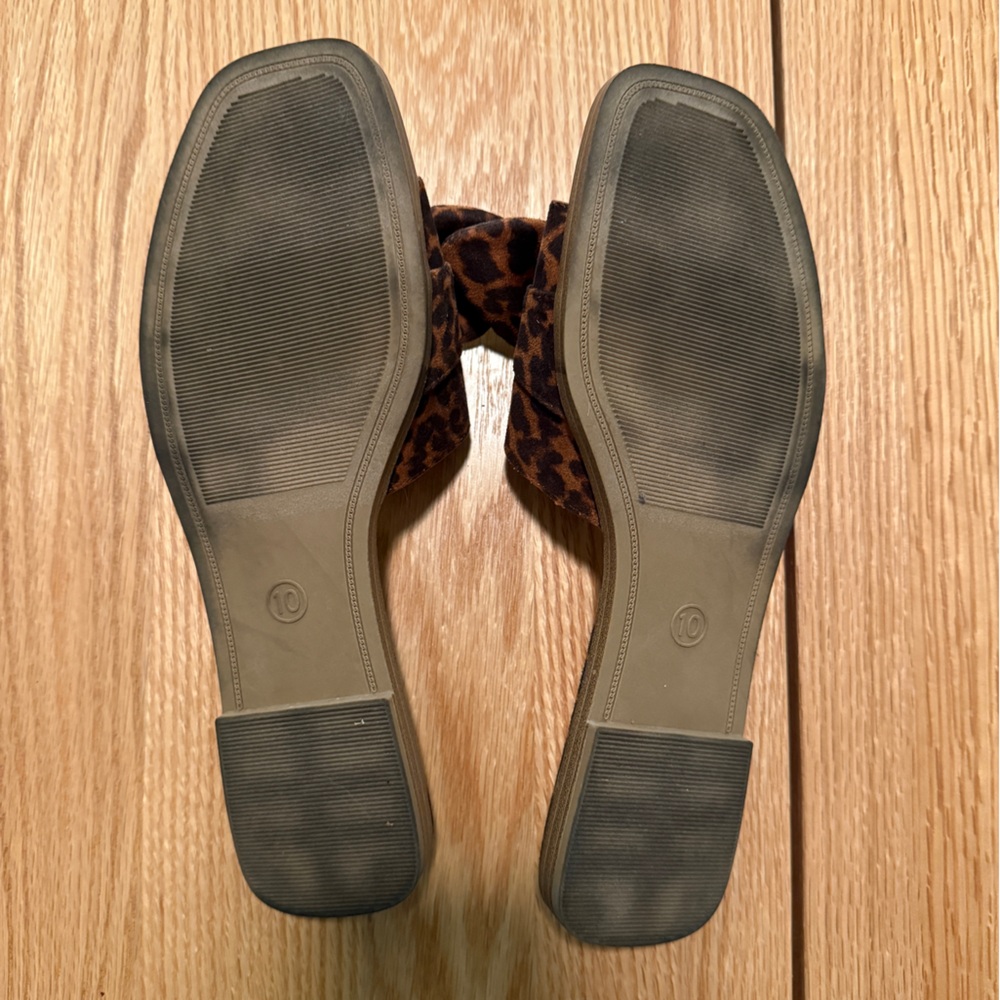 Leopard Print Bow Slide Sandals Women Size 10 Flat Slip On - Picture 4 of 4